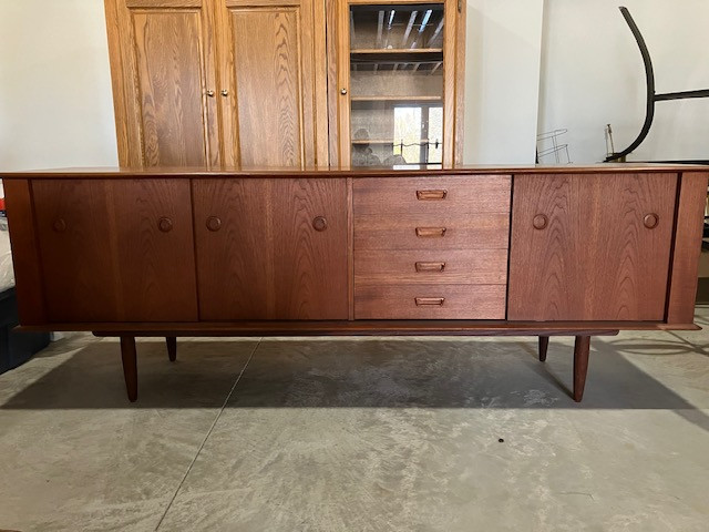 MCM solid teak sideboard in Hutches & Display Cabinets in Barrie - Image 2