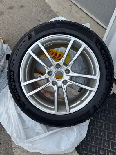 Staggered size Porsche snow tires and rims-only used for one snow season. 295/45 R20 255/55 R20t
