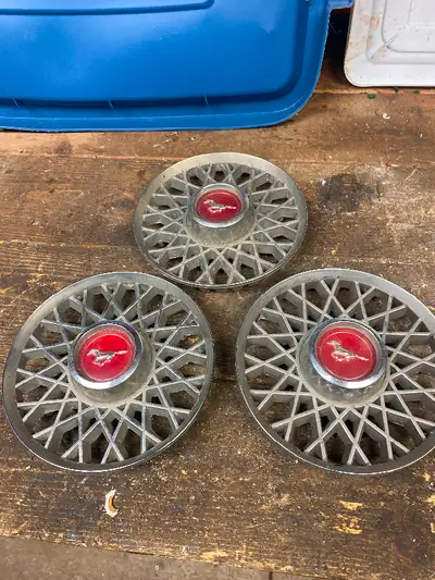 For sale 3x vintage mustang rim centres
