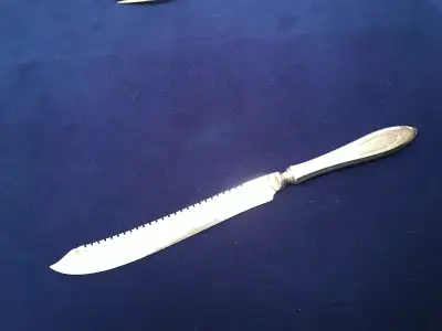 Antique "Adam" Cake or Bread Knife in Silver Plate in Community Silverplate by Oneida. Measures 10 1...