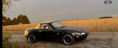 roadster / miata rhd / jdm —- Volant à droite 1992 - 200 000 km Manuel 5 vitesses Vitres électrique...