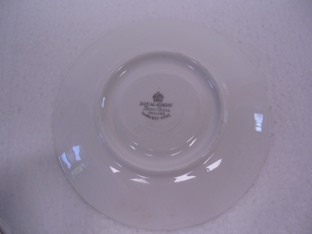 VTG footed Royal Albert “Harvest Song” Cup & Saucer in Arts & Collectibles in Dartmouth - Image 3
