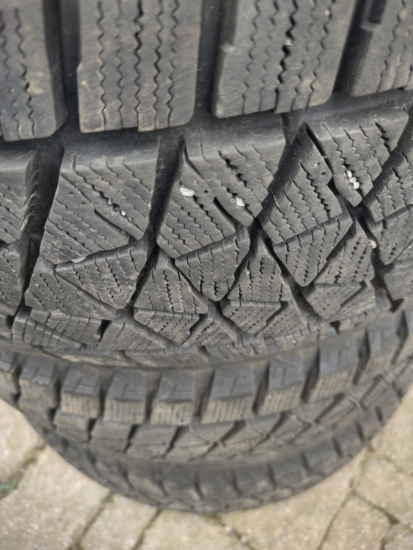 4 pneus hiver Bridgestone Blizak 235-50R18 comme neuf dans Pneus et jantes  à Laval/Rive Nord - Image 4