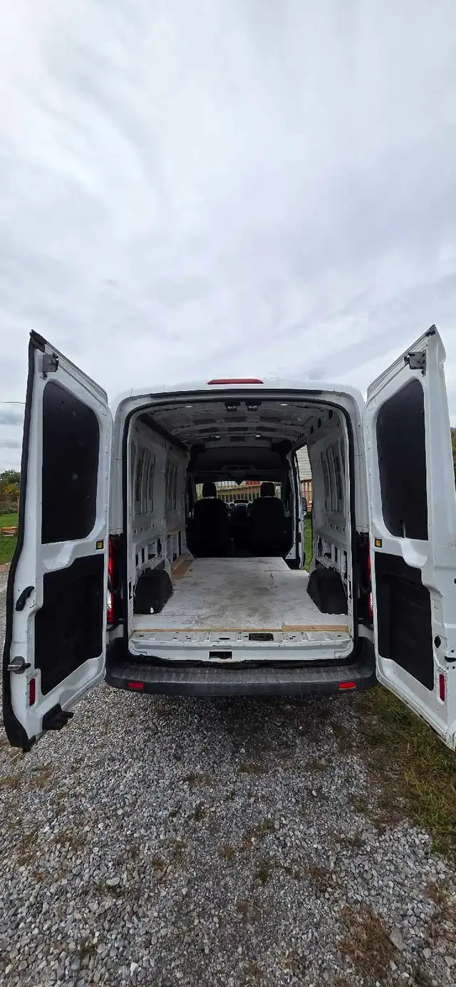 2016 Ford Cargo van591903209512642562