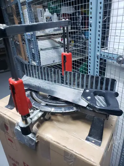 Scie a onglet Miter with saw mastercraf