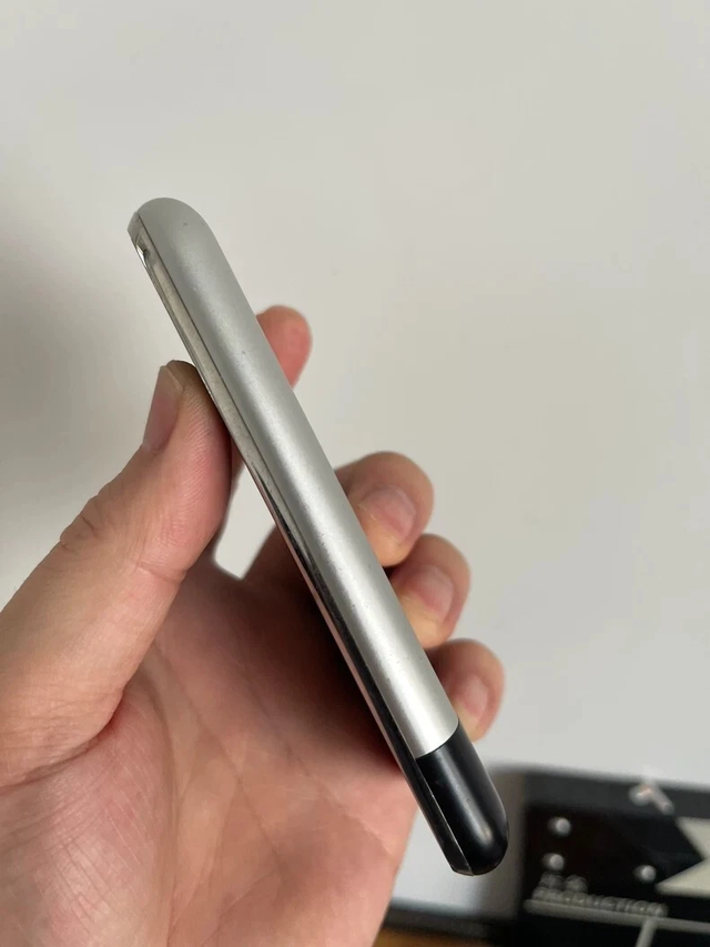 Original Apple iPhone 1st Generation iPhone 2G GSM Unlocked 8GB in Cell Phones in Regina - Image 3