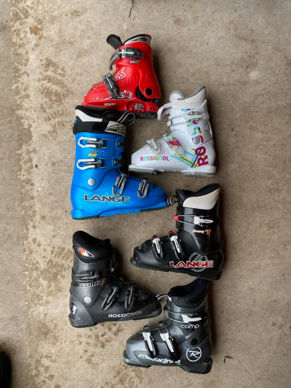 Kids ski boots (4 pairs left) in Ski in Barrie - Image 2