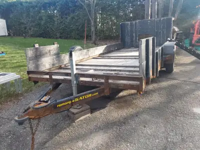 Remorque de 18 pied par 82 avec rampe de 5 pied pour chargement de machinerie. Jack centrale