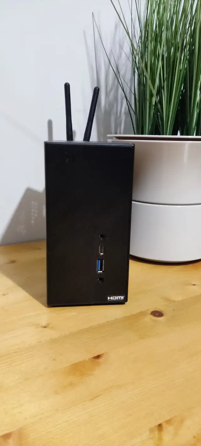 ASRock DeskMini X300W Mini PC – R5 Pro 2400G, 16GB DDR4 3200 in Desktop Computers in Trenton - Image 2