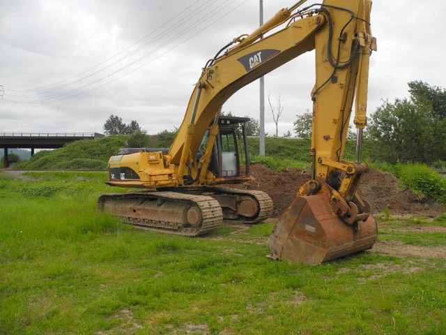 2003 Caterpillar 330CL Hydraulic Excavator in Heavy Equipment in Delta/Surrey/Langley - Image 2