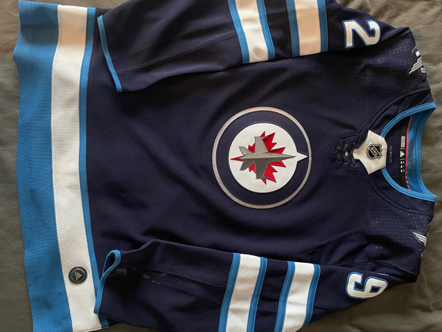 Jets jerseys in Hockey in Winnipeg - Image 4