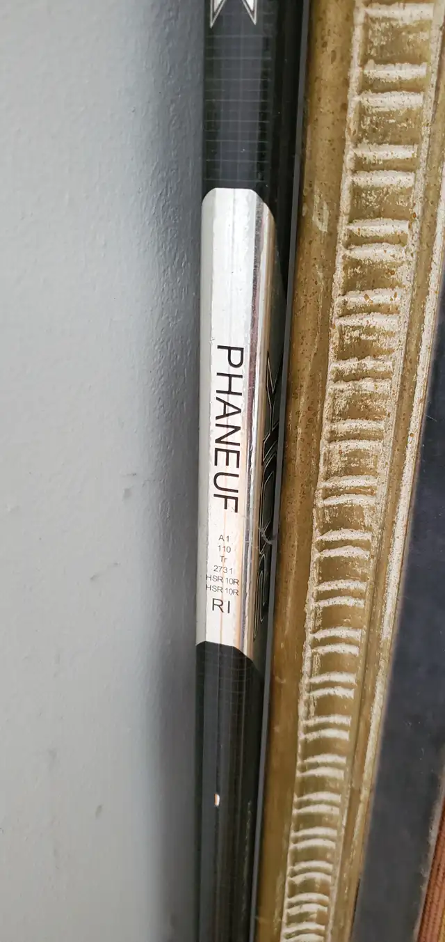 Game used signed Dion Phaneuf Reebok 20k hockey stick 200$ in Hockey in City of Toronto - Image 3