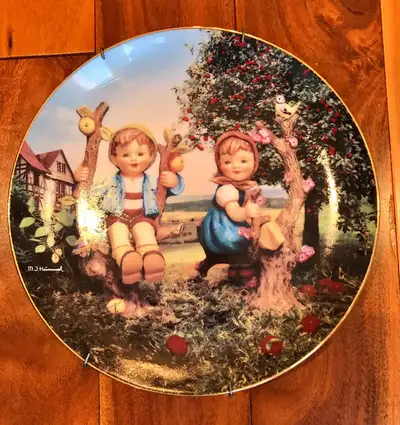 HUMMEL LITTLE CHAMPIONS APPLE TREE BOY GIRL PLATE, View more