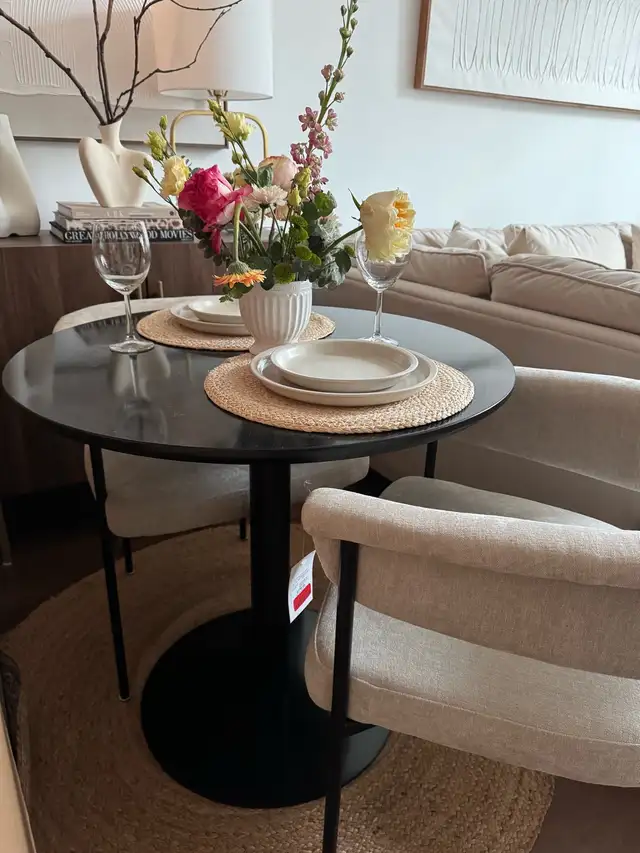 dining table  in Dining Tables & Sets in Mississauga / Peel Region - Image 3