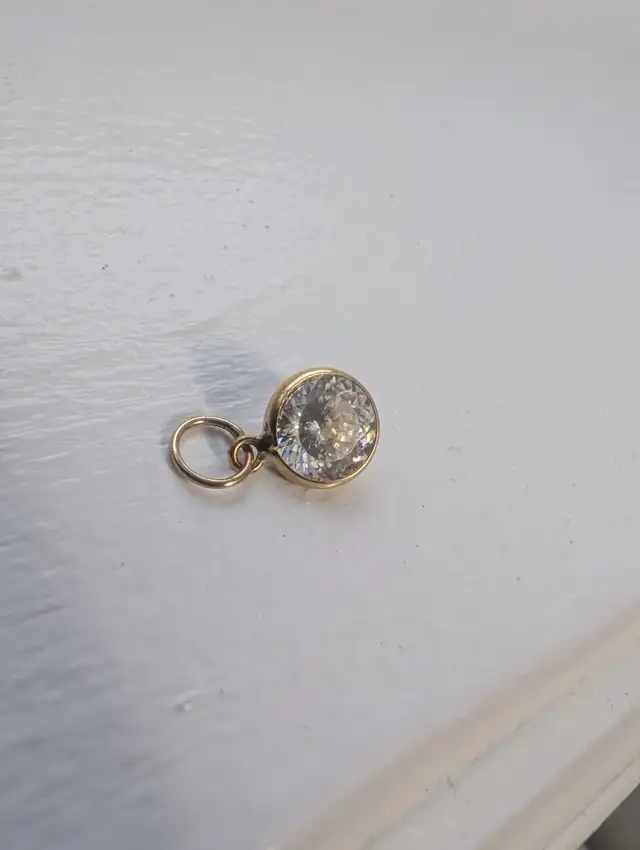 Brand New 10KT Gold Moissanite Necklace Pendant For Sale in Jewellery & Watches in London - Image 10