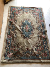 I deliver Antique vintage carpet