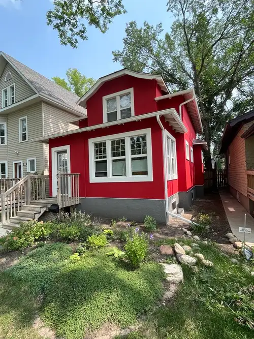 517 Dufferin ave east. This is a large bright stylish well-maintained one-bedroom main floor suite....