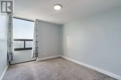 Independent room for rent for professional in 3 beroom Penthouse on 18th floor at 20 mississauga val...