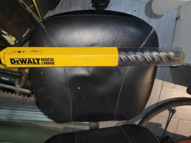 DeWalt Brand New SDS max 2" Solid 4 point 22.5" Carbide Core Bit in Power Tools in City of Toronto - Image 3