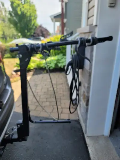 Support/rack Thule 4 velos pour hitch 2 pouces, cadenas et clefs, View more