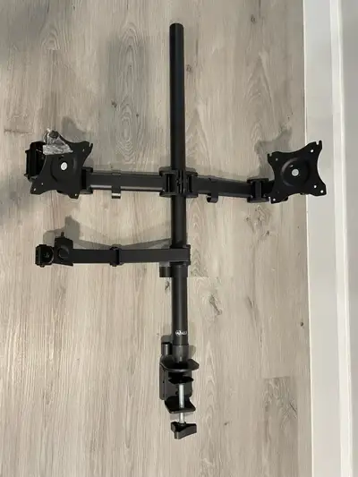 ️ WALI Triple Monitor Desk Mount | $30 Free up desk space and improve your workflow with this WALI t...