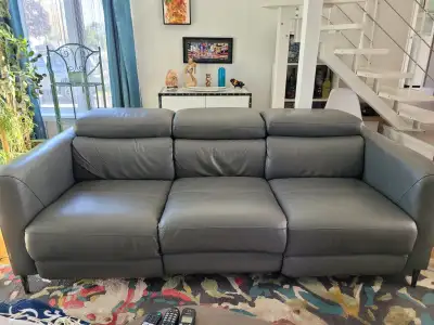 Divan 3 places en cuir, View more