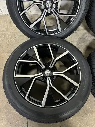 I am selling a set of 20-inch VW Atlas winter tires and rims with TPMS, featuring Continental 255/50...