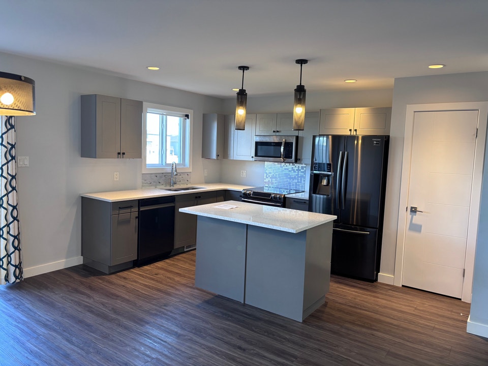 Available IMMEDIATELY Bridgewater house 2