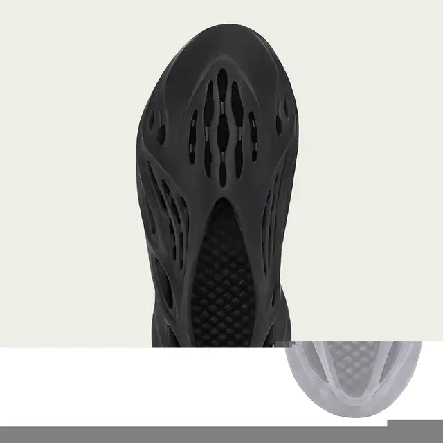Yeezy Foam Runner Onyx size 12 NEW in Men's Shoes in Markham / York Region - Image 10