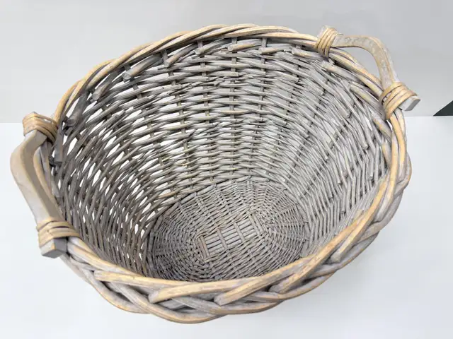 Woven Wicker Laundry Or Blanket Basket 19x17x16 Inches in Home Décor & Accents in Ottawa - Image 3