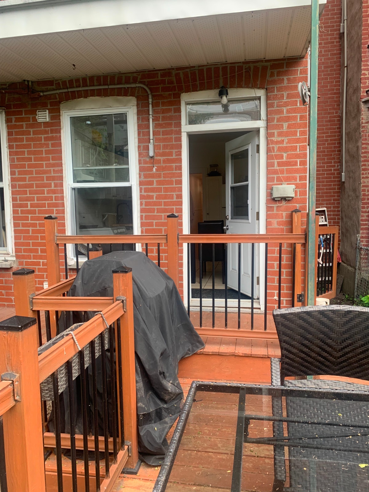 Large 4½ St-Henri Apartment + Private Patio + Pet Friendly — photo 2