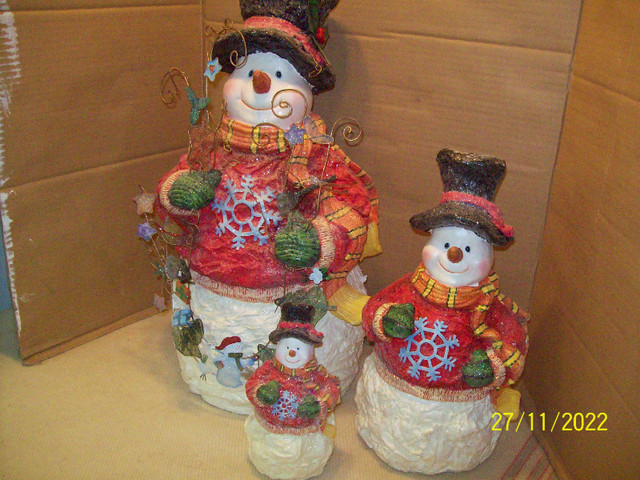 Set de 3 bonhommes de neige pull rouge en pâte de papier in Hobbies & Crafts in Gatineau - Image 3