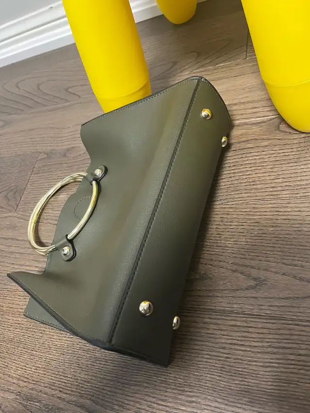 Woman’s Purse in Bags & Luggage in Oakville / Halton Region - Image 4