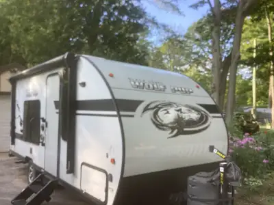 Excellent condition - everything works as it should. This is a couples trailer - no bunks - large ba...