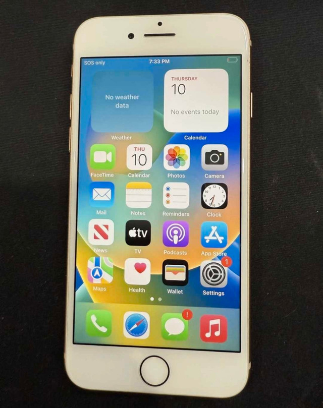 Apple iPhone 8 - 64GB - White Unlocked in Cell Phones in Hamilton
