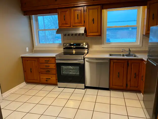 2 bedroom apartment Heart of Orleans May 1st