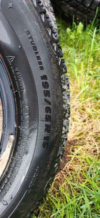 195/65 r15 Michelin x-ice tires READ WHOLE ADD