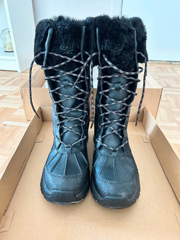 Bottes Ugg pour femme dans Femmes - Chaussures  à Ville de Montréal