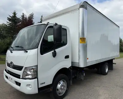 XJC720 / XFC720 Cab Over Engine, 5.1L 4CYL 210 HP Engine, Automatic Transmission, 18 FOOT BOX, NAVIG...