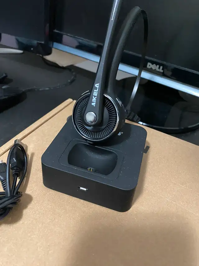 AIKELA V5.0 Bluetooth wireless Headset with Charging Station in General Electronics in Hamilton - Image 2