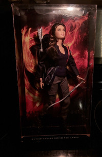 Hunger games Katniss barbie black label figure