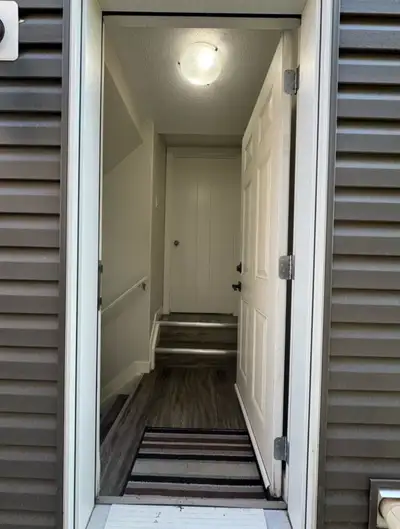 2 Bed, 1 Bath Basement Suite. Free WIFI