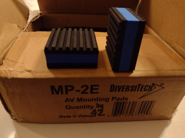 DIVERSITECH MP-2E 2''x2''x7/8'' EVA Anti-vibration pads (coussin dans Autre  à Laval/Rive Nord - Image 2