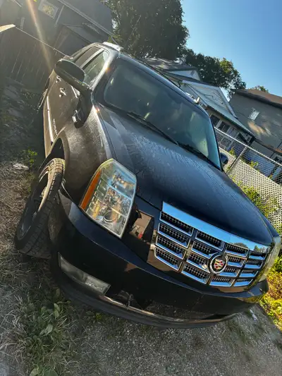 2007 Cadillac Escalade EXT Only 151000 miles Body is in Good Condition for the year but has some rus...
