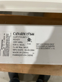 Canarm 4’ fluorescent lights 