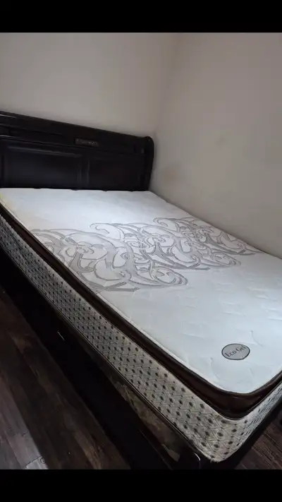 FURNISHED 2 BEDROOM, 2 CAR PARKING