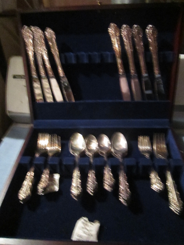 SILVER ARTISTRY silverware set, Service for 8 in Arts & Collectibles in Charlottetown - Image 2