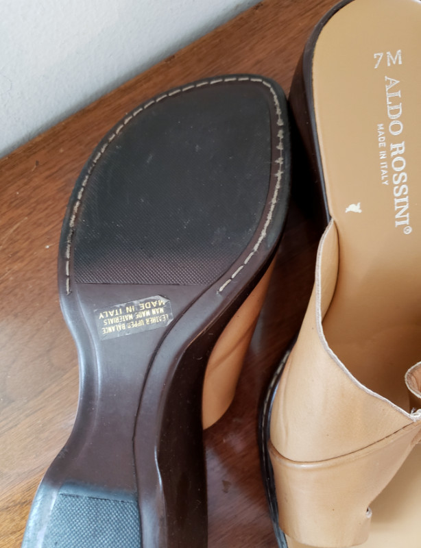 Excellent vintage Aldo Rossini Italian Leather Mules, Camel, 7M in Women's - Shoes in City of Toronto - Image 3