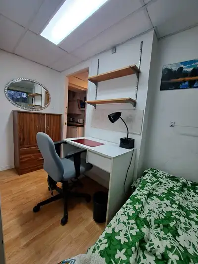 CHATEAUGUAY private room for rent - walking distance to schools, shopping mall off d'Anjou blvd. and...