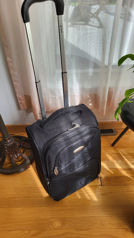 carryon suitcase/luggage  with whiles 19x13x8 inches in Other in City of Montréal
